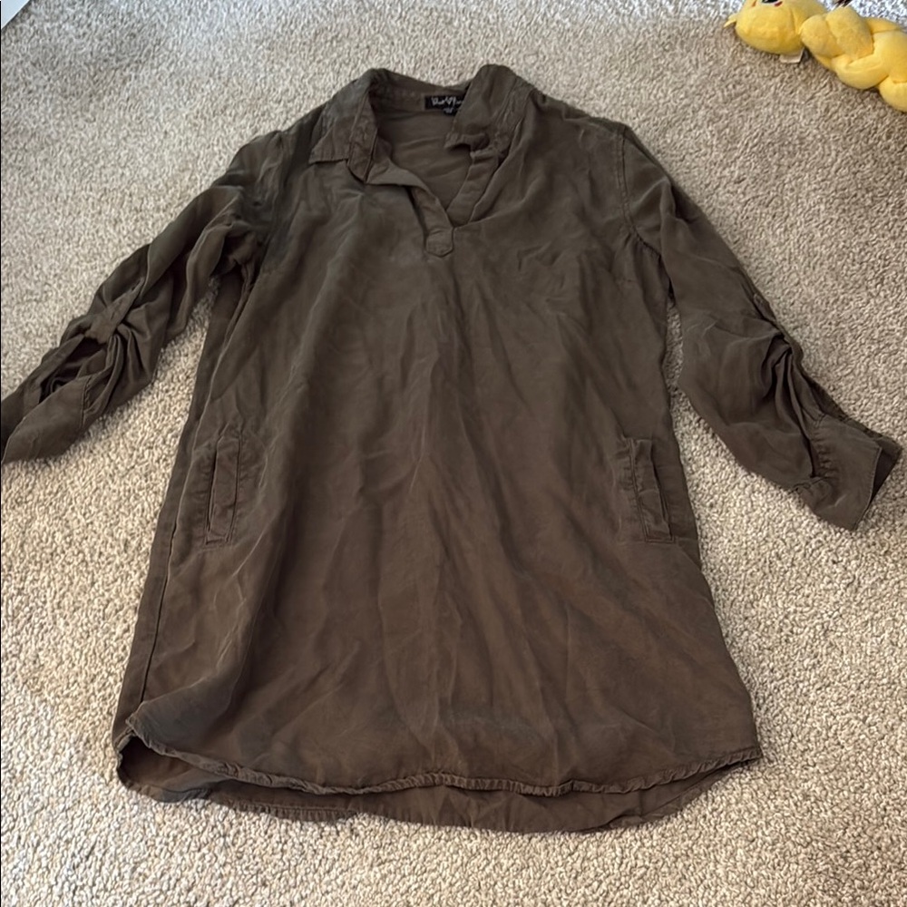Green short dress (or long shirt)